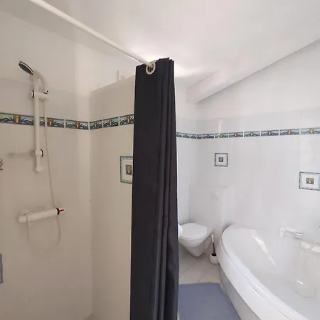 Mazet Avec Piscine Proche Centre-ville D'uzes *