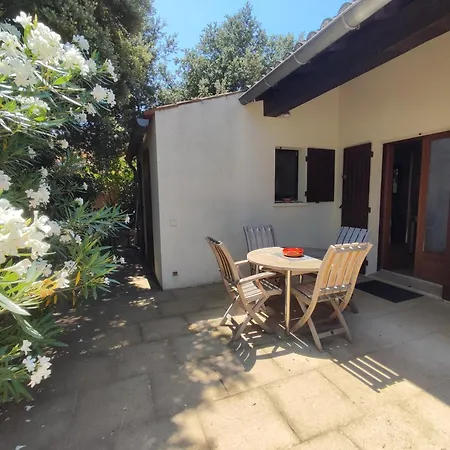 Mazet Avec Piscine Proche Centre-ville D'uzes Tatil Evi